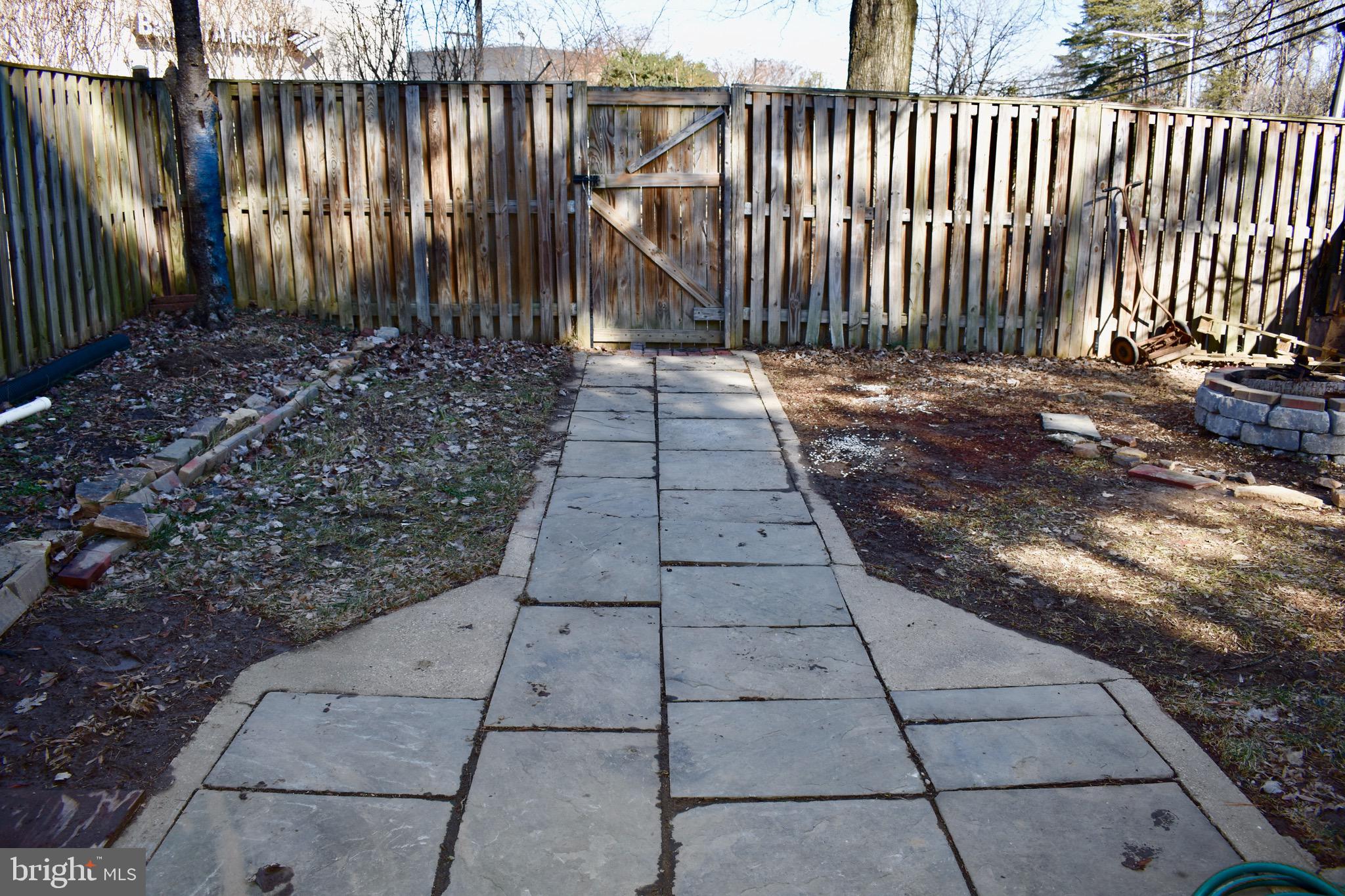 SARATOGA TOWNHOUSES - Residential