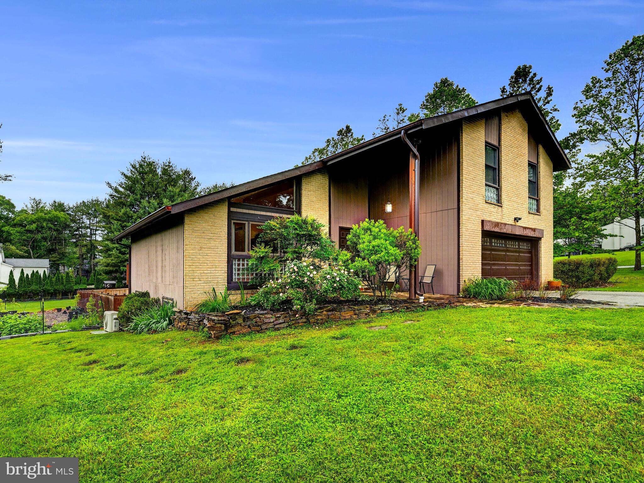 2 BARNSTABLE COURT