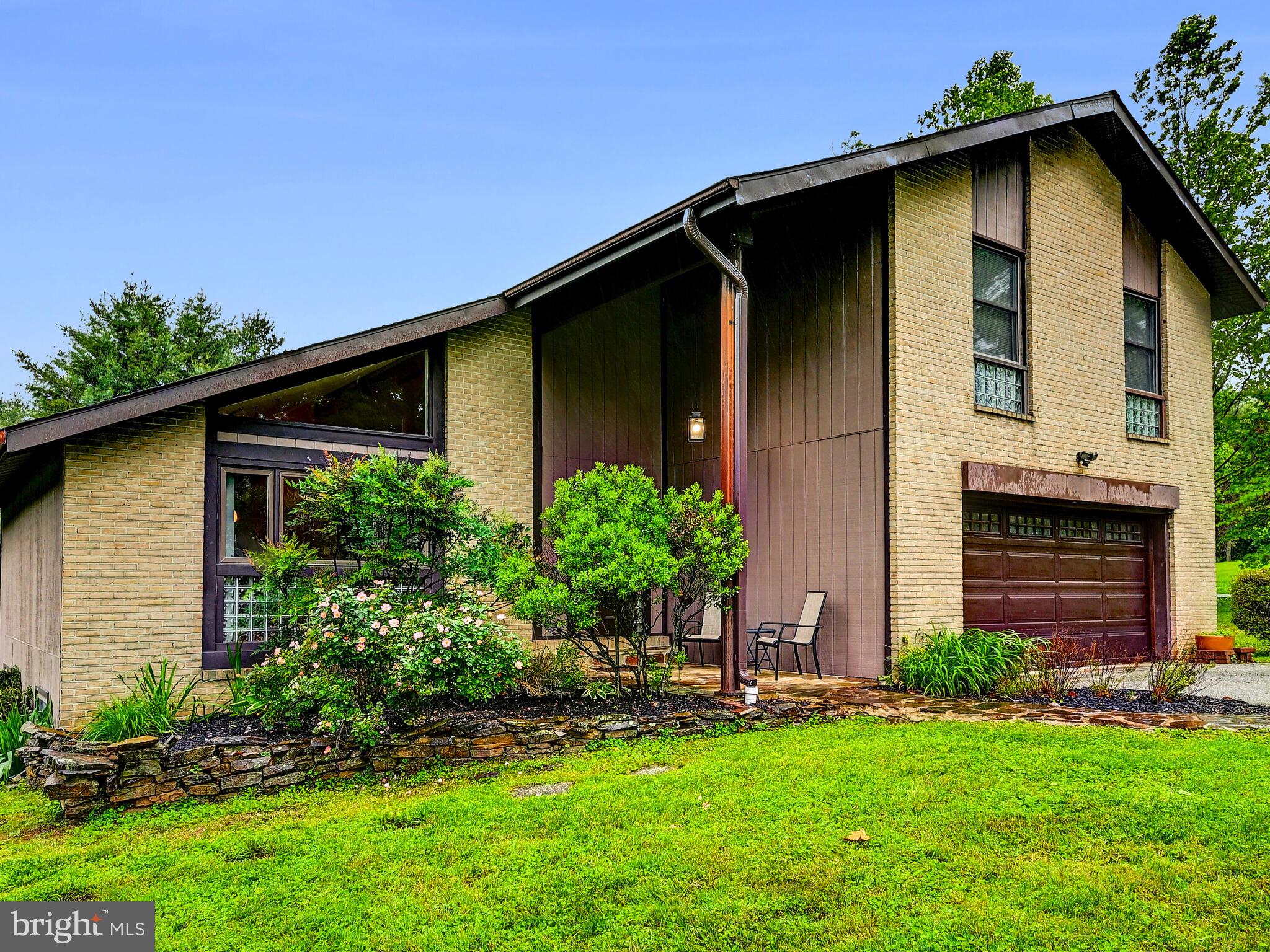 2 BARNSTABLE COURT