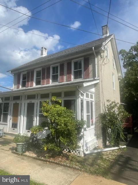 Townhouse For Rent - 230 W Ashland Street<br/> DOYLESTOWN, PA 18901