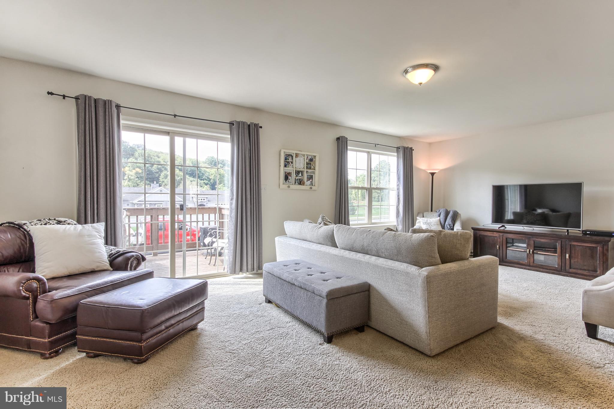 DORSET SQUARE AT WINDING HILLS - Residential