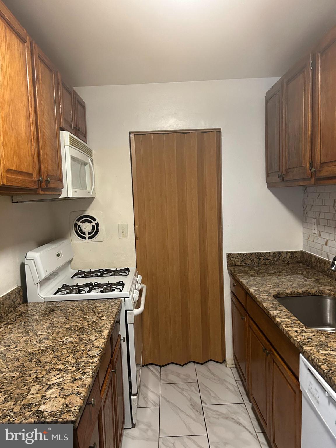 FRENCHMANS CREEK - Residential Lease