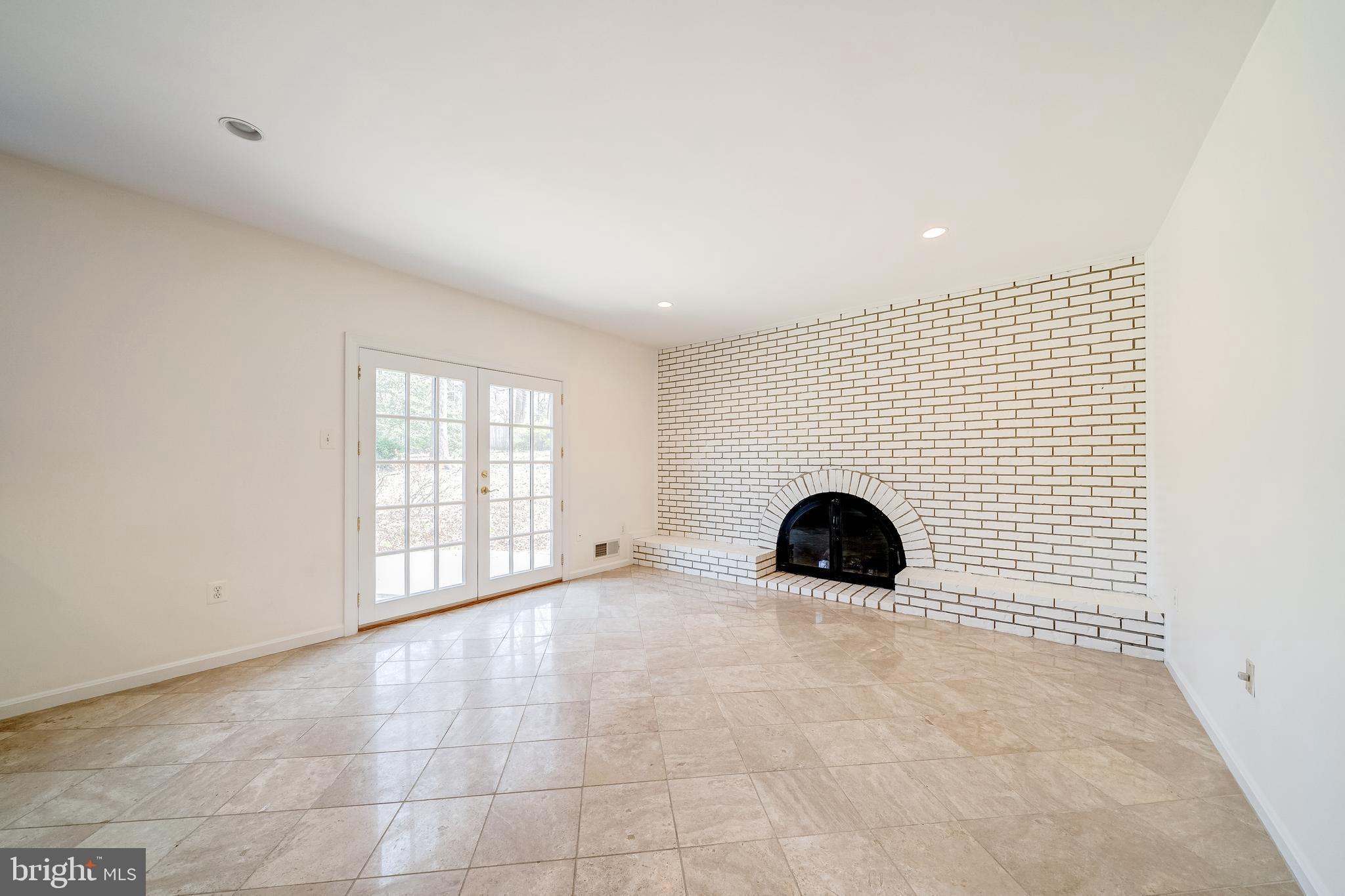 LAYHILL VIEW - Residential Lease