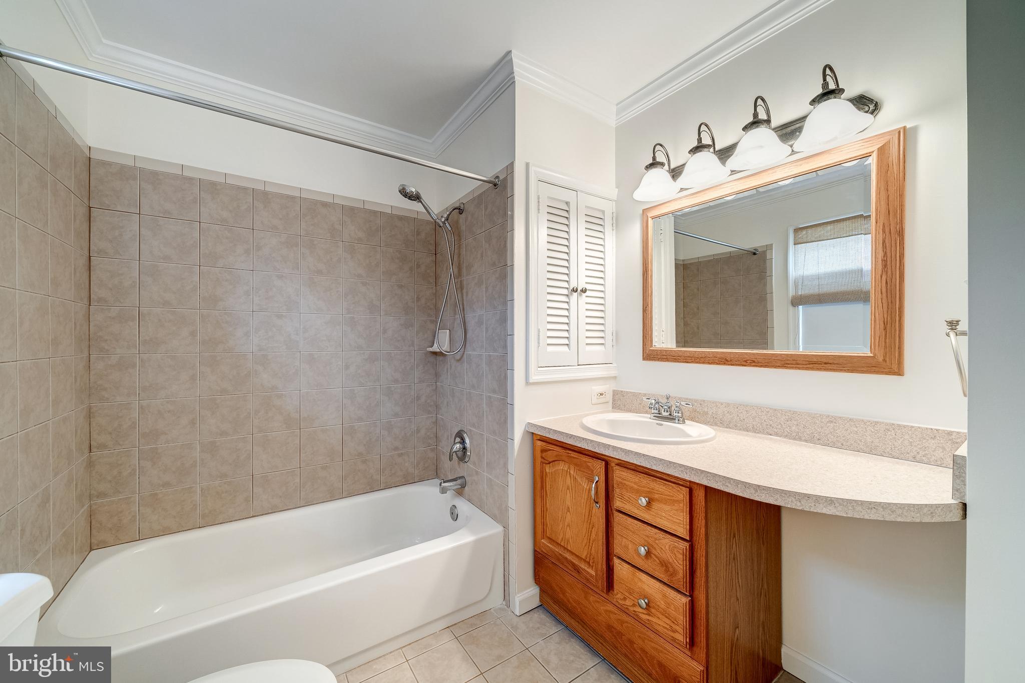 LAYHILL VIEW - Residential Lease