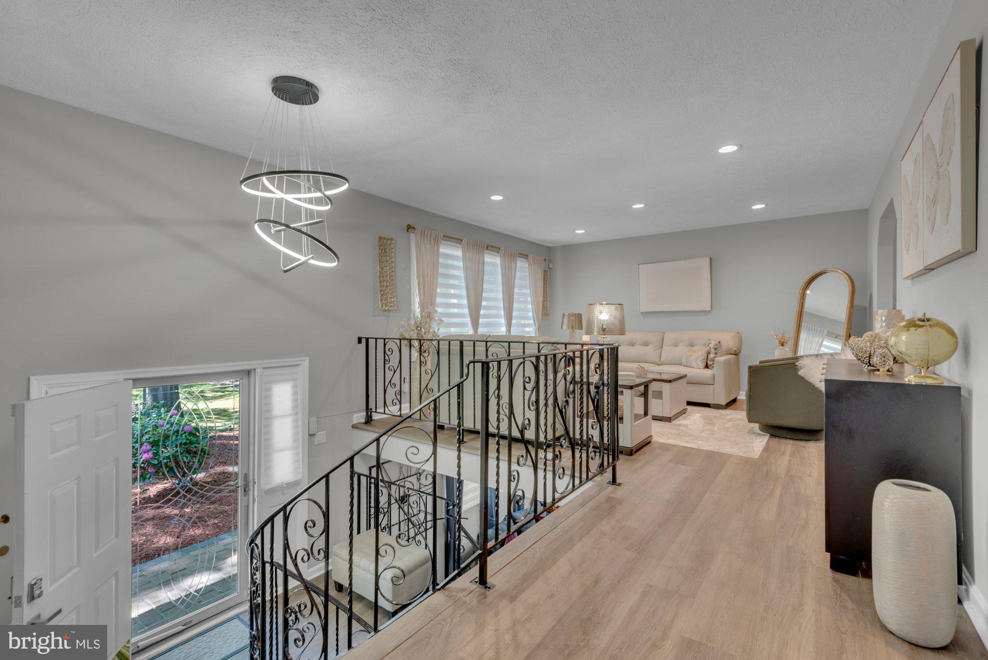 8205 SEVEN PINES LN