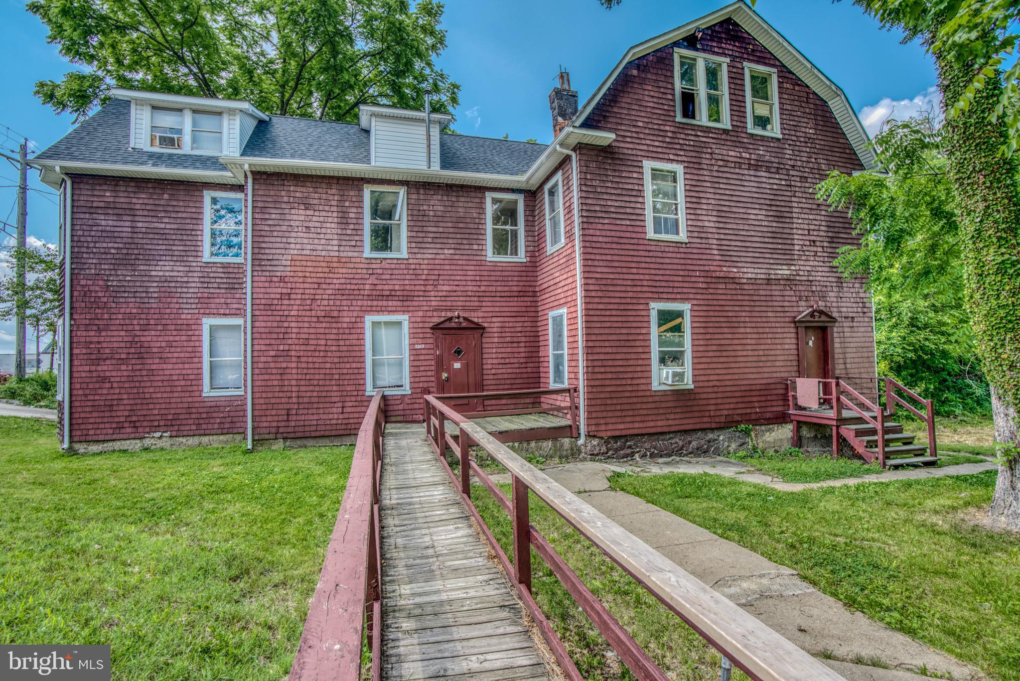 *MULTI-UNIT* Great opportunity to own a 6 unit building in the baltimore area. 4 of the 6 units are currently occupied. In May of 2018 a completely new roof and gutters were placed on the building along with new wood and shingles. Home is already licensed and is up to date on all inspections with the city. Unoccupied units are move-in ready with the current owner actively seeking tenants. This is an AS-IS sale. Please note, *No Site Unseen offers will be accepted.* Cash or Commercial Financing ONLY. **Final Offers due Sunday Feb 21st, 2021 at 5pm EST.**