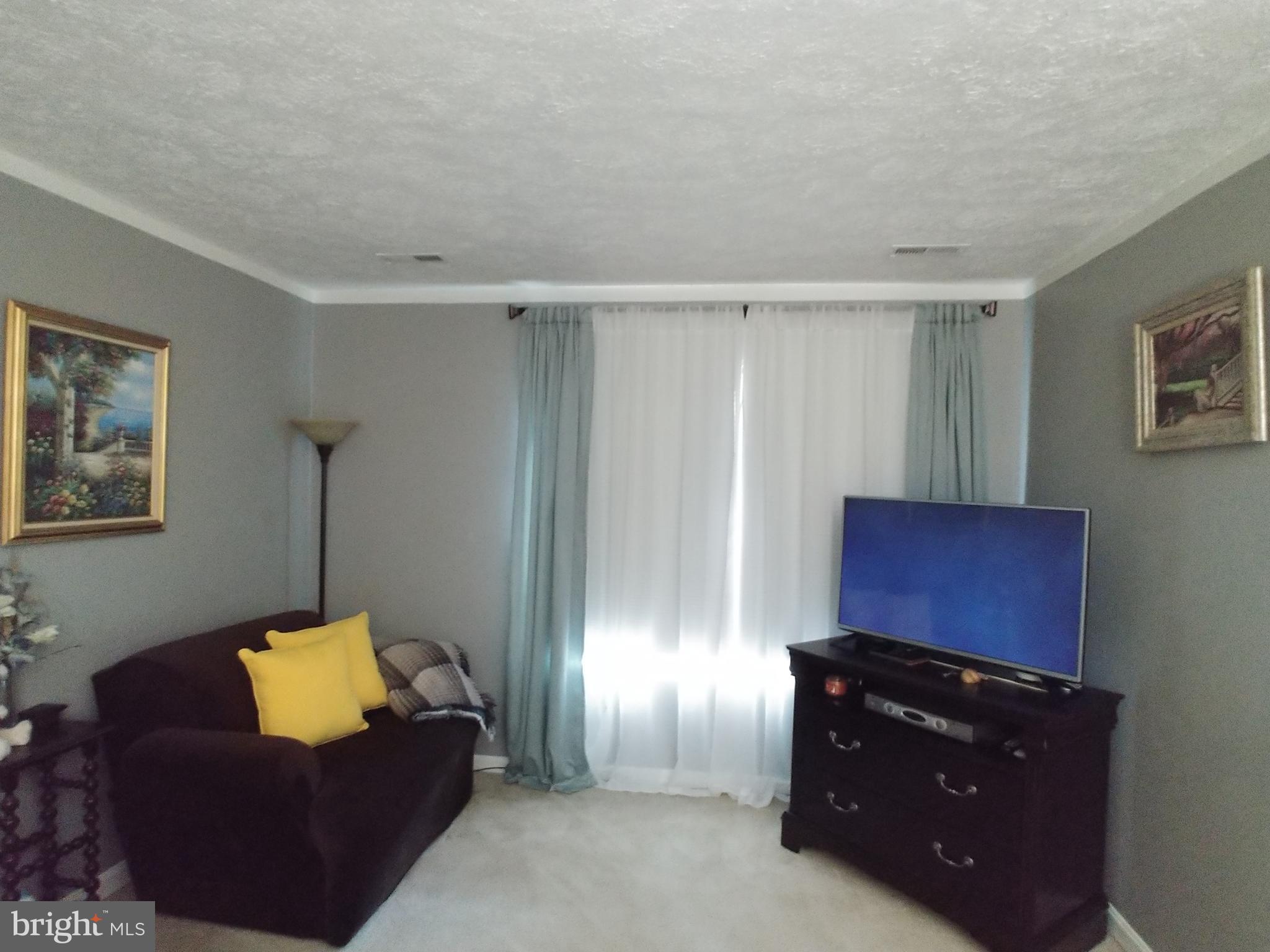 ST CHARLES HAMPSHIRE - Residential