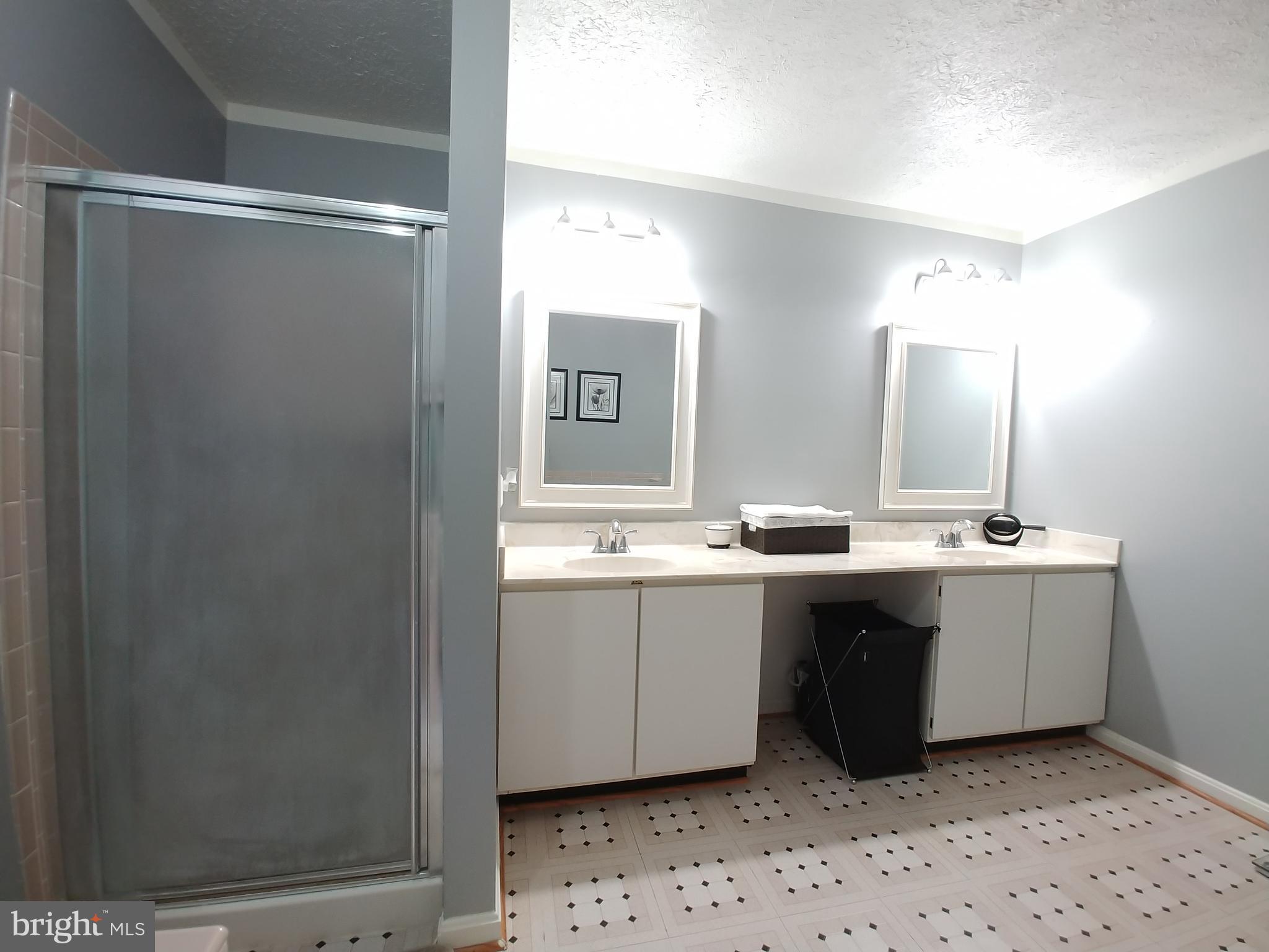 ST CHARLES HAMPSHIRE - Residential