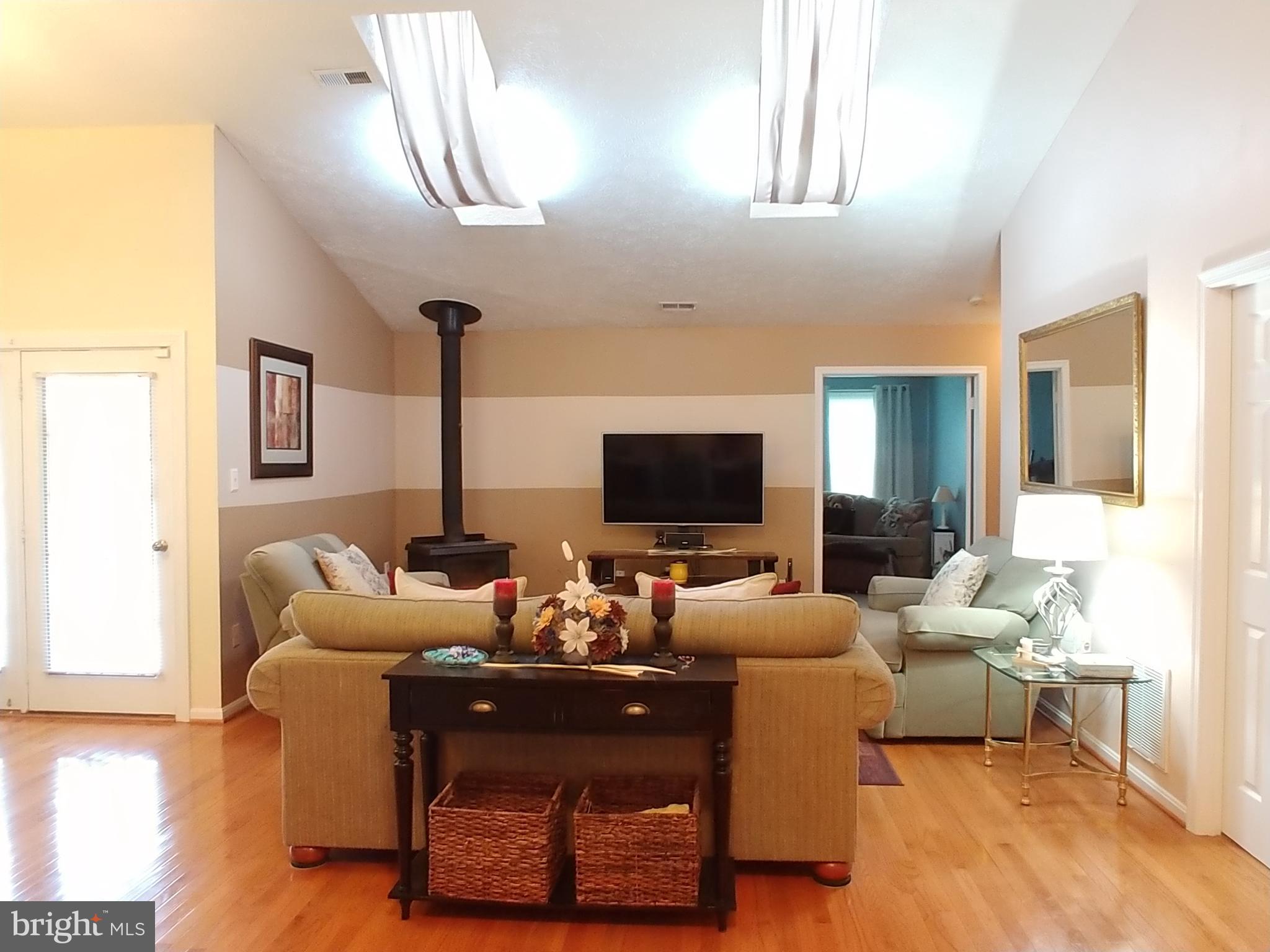 ST CHARLES HAMPSHIRE - Residential