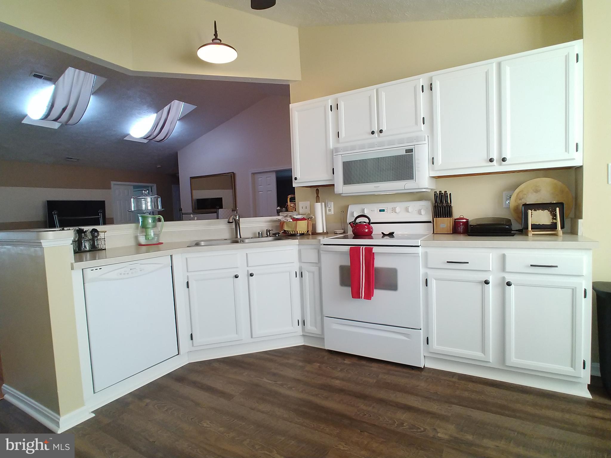 ST CHARLES HAMPSHIRE - Residential