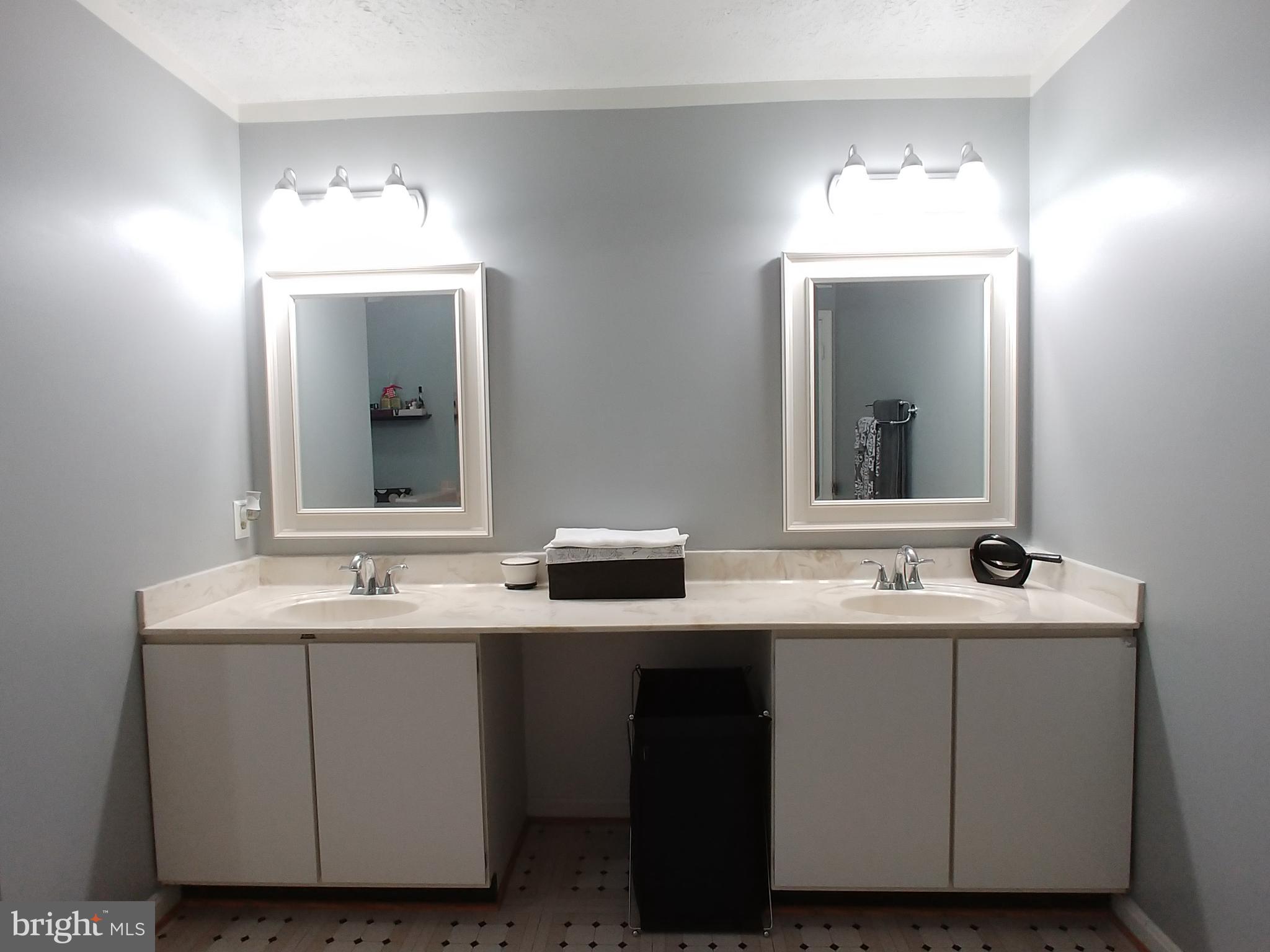 ST CHARLES HAMPSHIRE - Residential