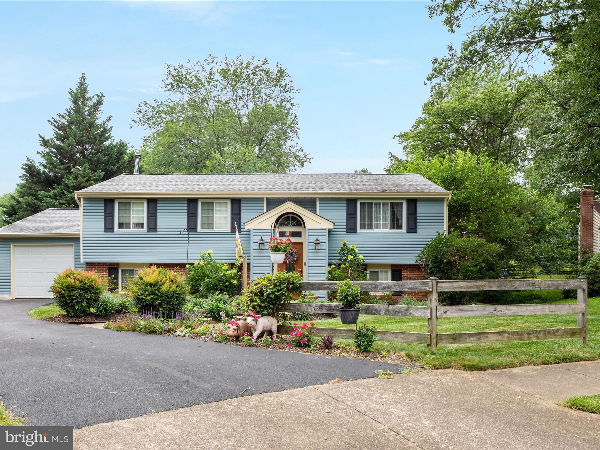 2804 PEPPERWOOD COURT