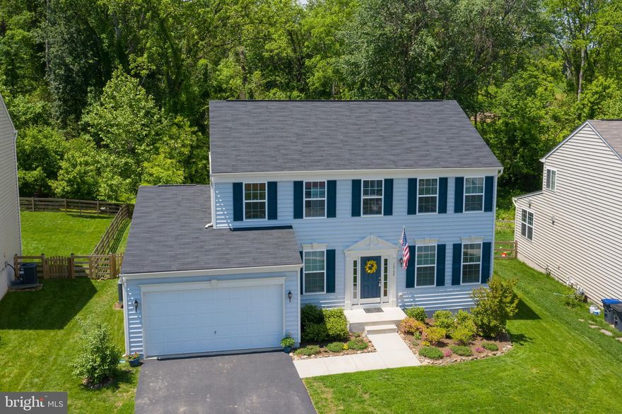 Comfortable and cozy home on the biggest lot in the neighborhood. Backs to a permanent tree save area with views of a beautiful vineyard. Be part of a great community!  Family friendly, close to schools, and plenty of social activities to enjoy with your neighbors.