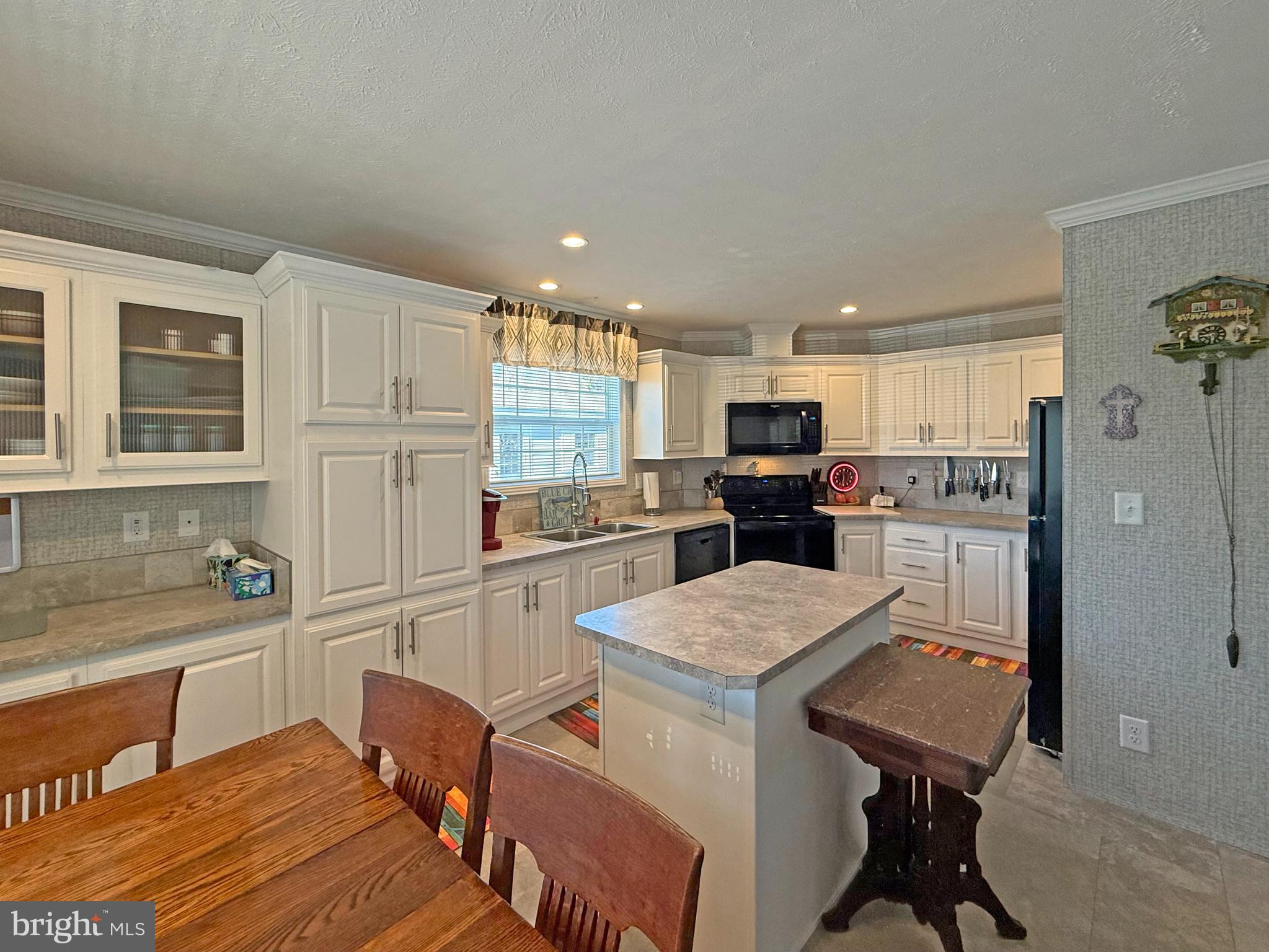 WHISPERING PINE MHP - Residential