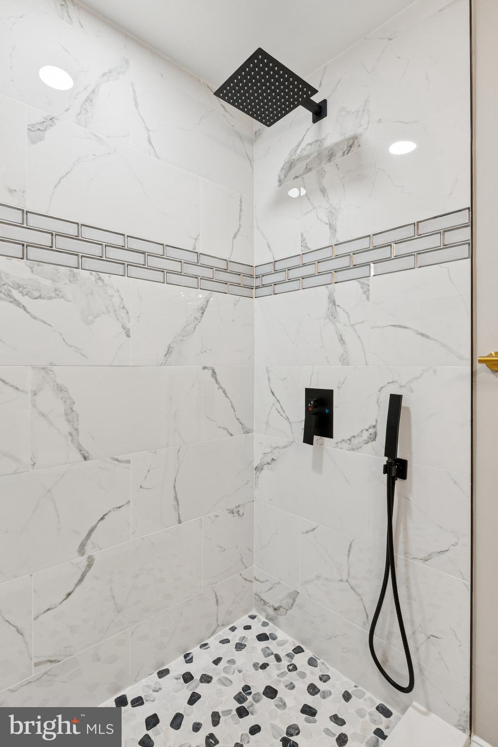 PINEWOOD HILL - Residential