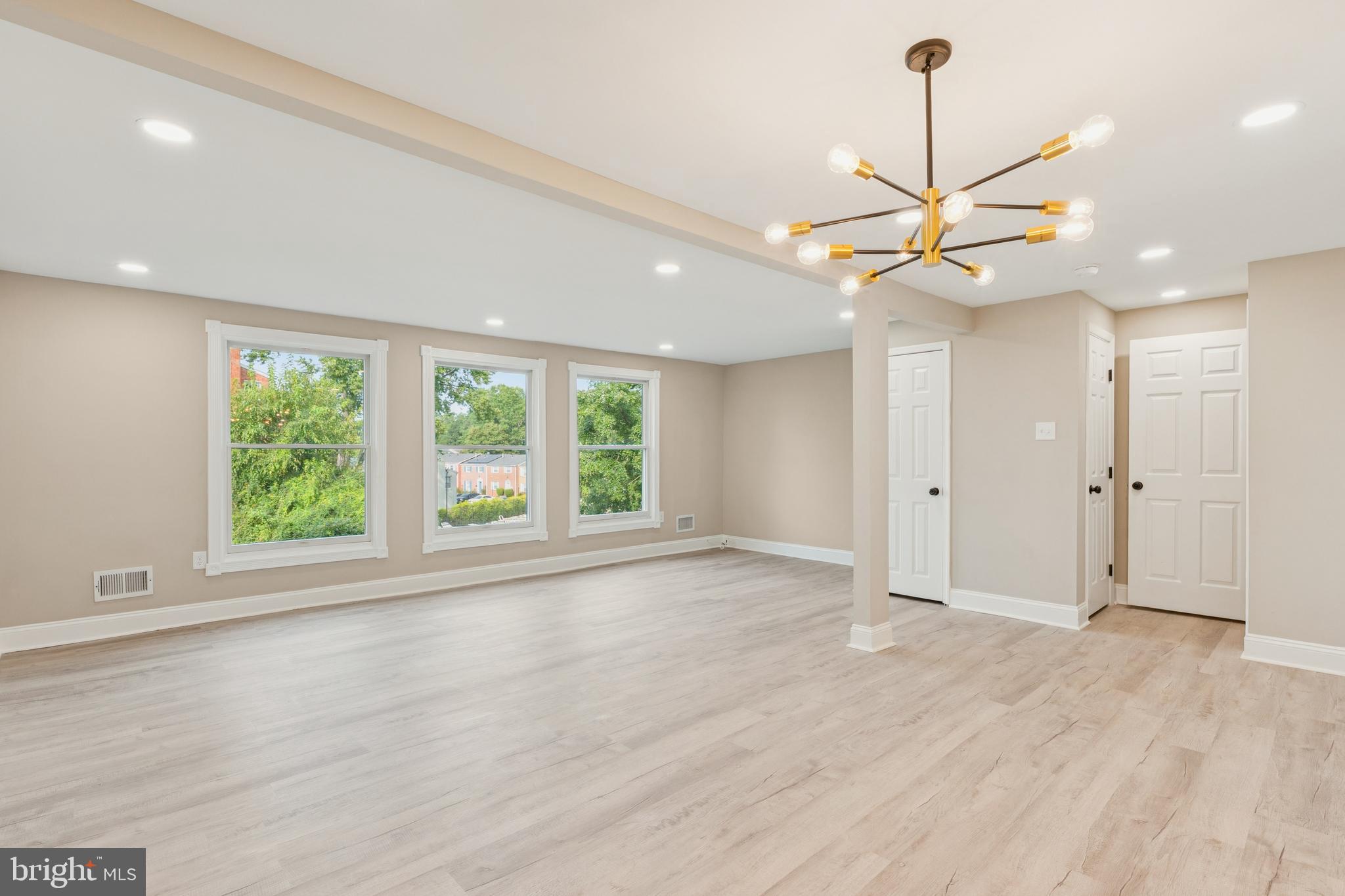 PINEWOOD HILL - Residential