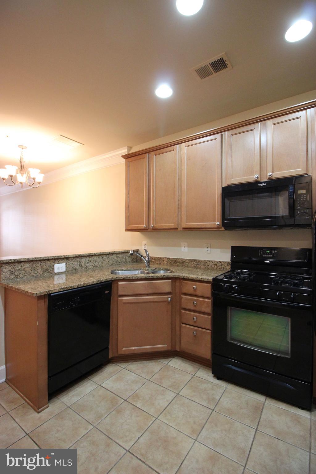 BUCKINGHAM STATION - Residential Lease