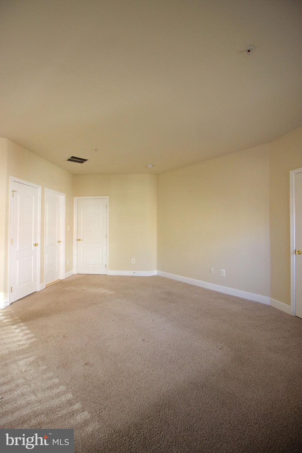 BUCKINGHAM STATION - Residential Lease