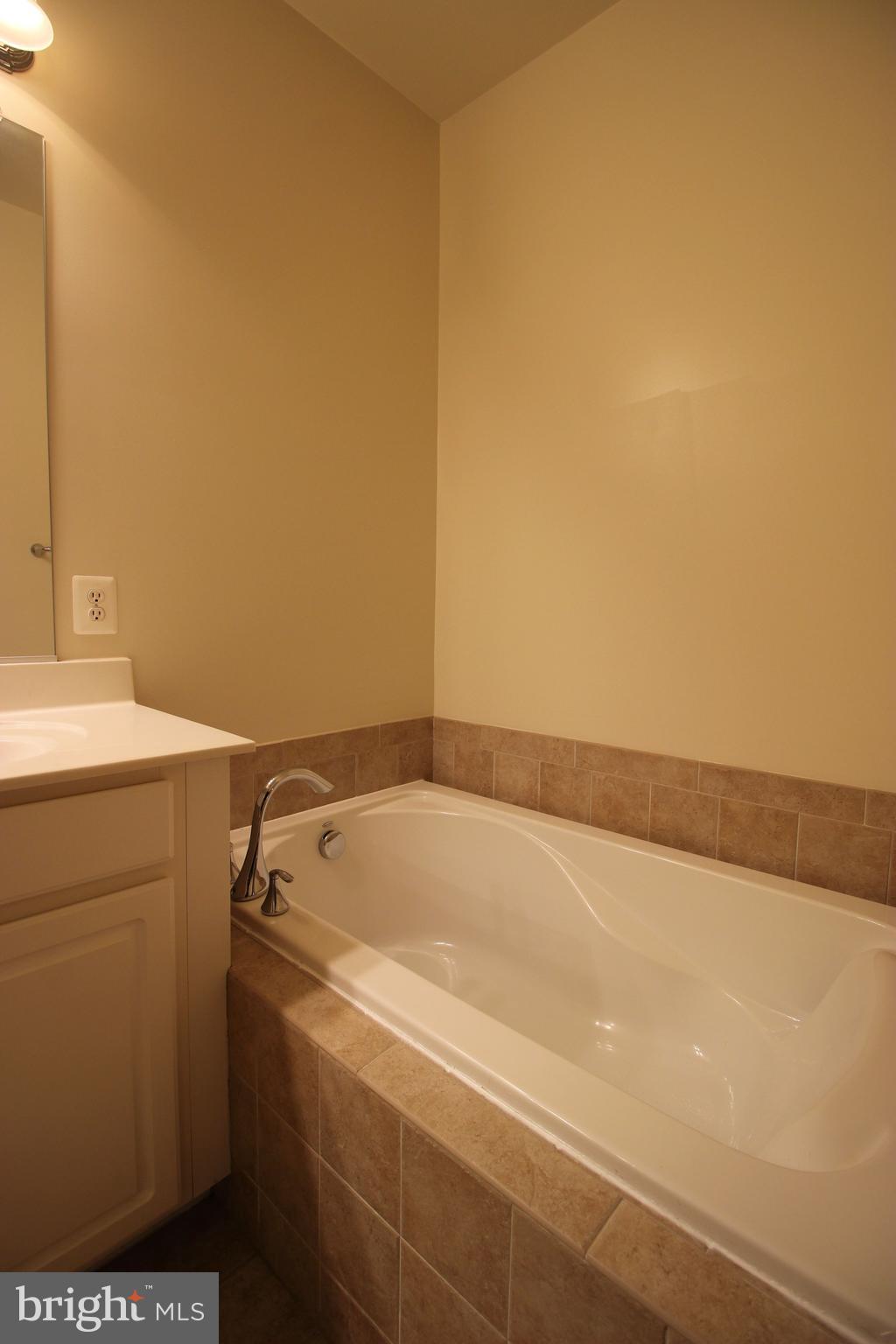 BUCKINGHAM STATION - Residential Lease