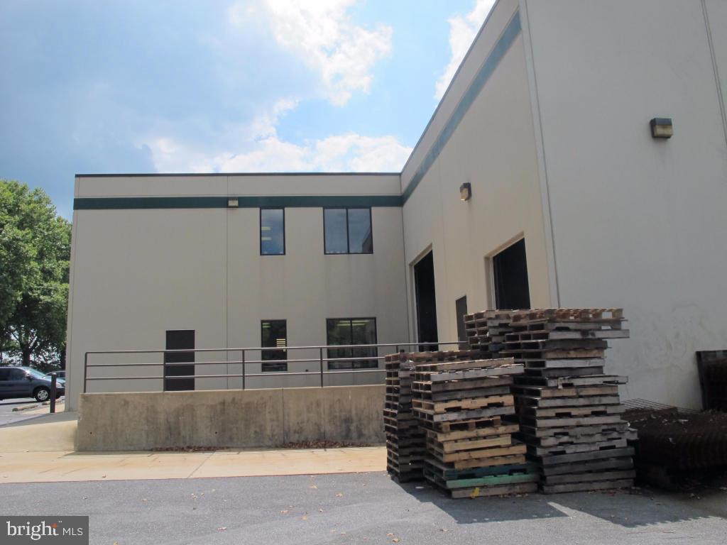 DOWNTOWN LANCASTER - Commercial Lease