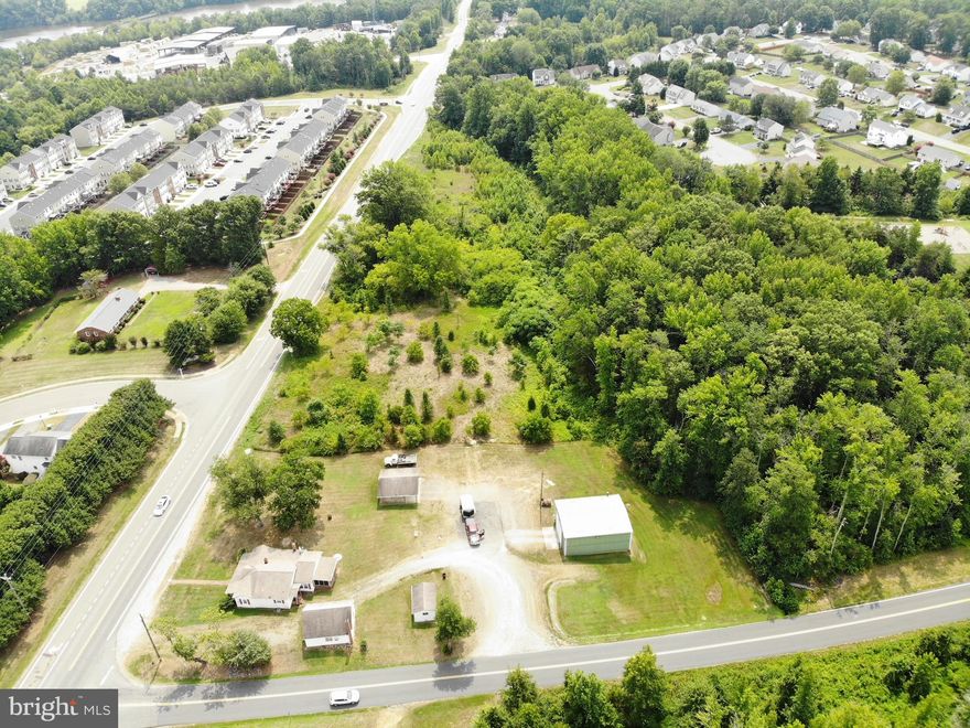 Sale includes two parcels totaling   6.6 acres  +/-   open land, 700 feet of road frontage,  potential commercial 
Hard corner at Route 2/17 and Jim Morris Rd.
All utilitieses available to site. 21,000 VPD   Food Lion, New STARBUCKS, CVS and dense retail nearby.

Property location Highlights: 
New Post, River Club, CC Estates and other residential developments underway.  Great location for c-store, fast food, storage and other retail uses.
LAST DEVELOPING CORRIDOR in the Fredericksburg market.