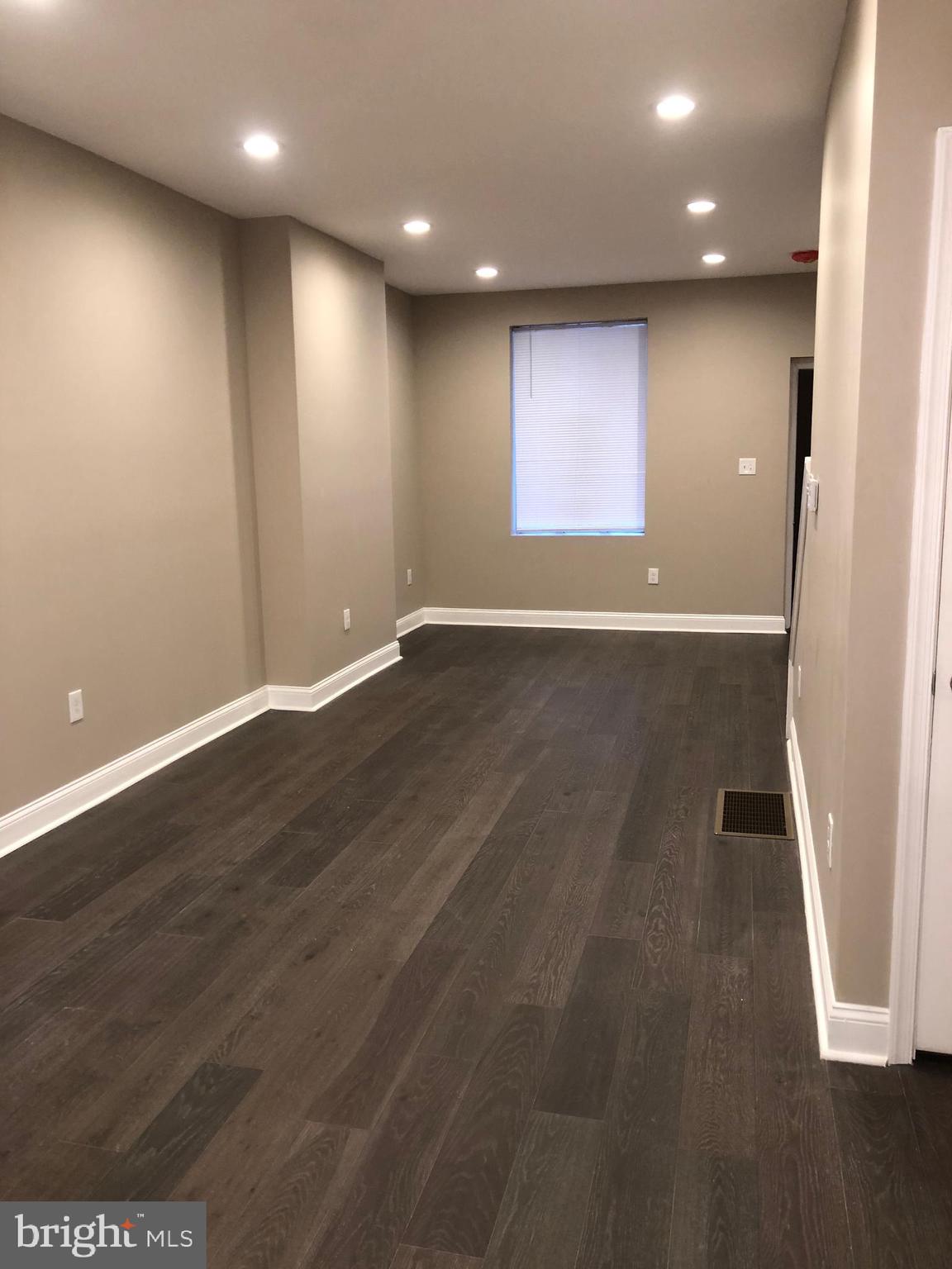 PORT RICHMOND - Residential Lease