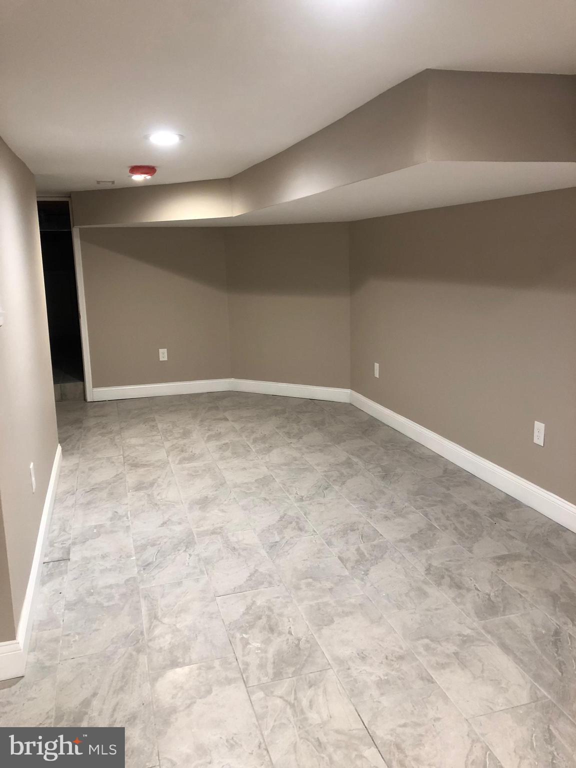 PORT RICHMOND - Residential Lease