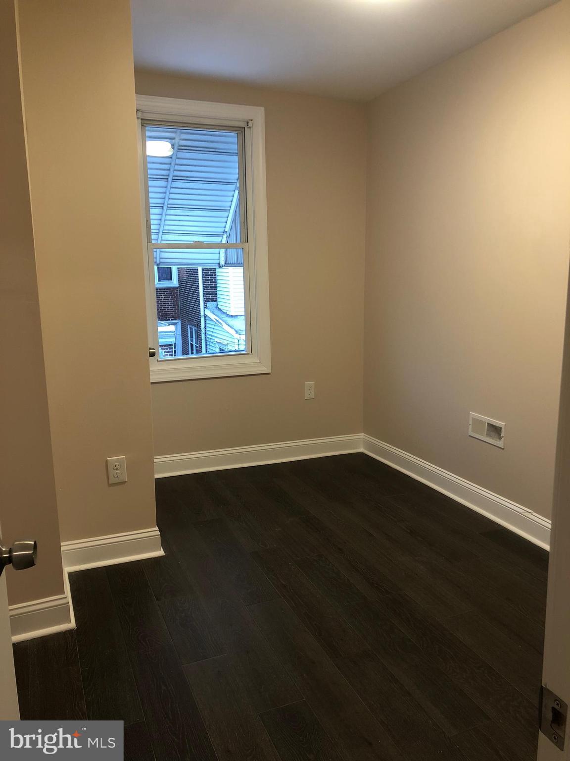 PORT RICHMOND - Residential Lease