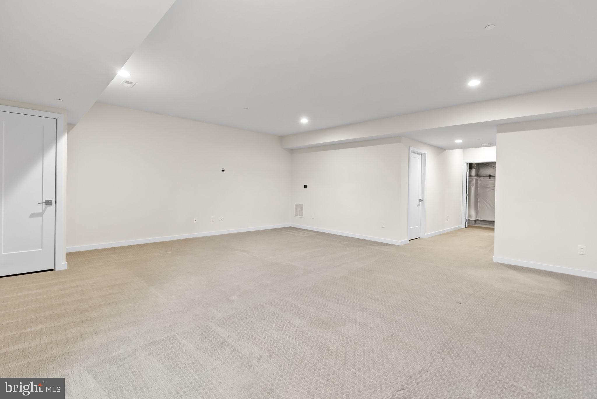 RESERVE AT CENTER SQUARE - Residential