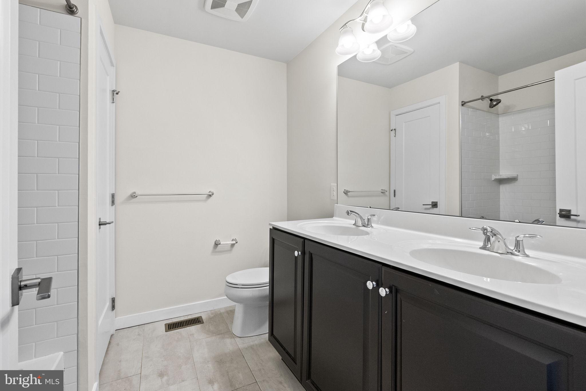 RESERVE AT CENTER SQUARE - Residential