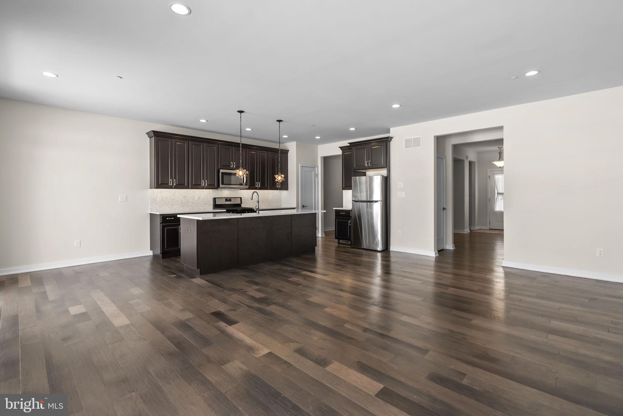 RESERVE AT CENTER SQUARE - Residential