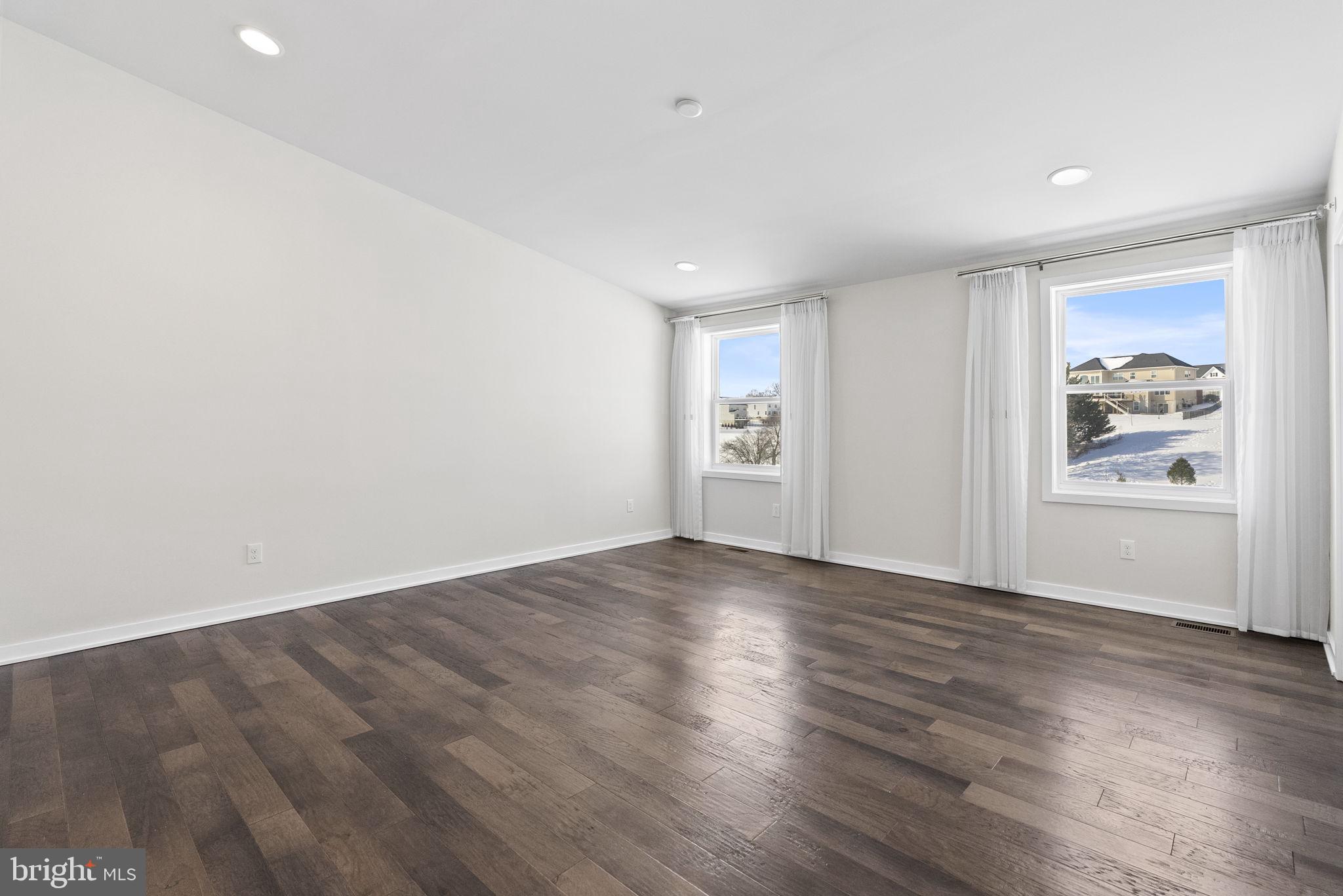 RESERVE AT CENTER SQUARE - Residential