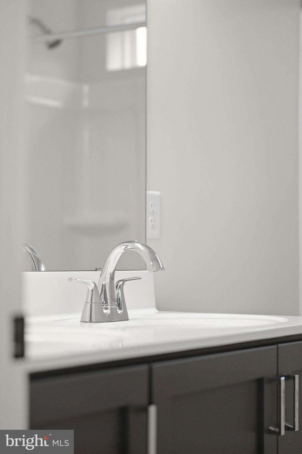 Look no further! This hard-to-find build-to-suite new construction luc – image 71