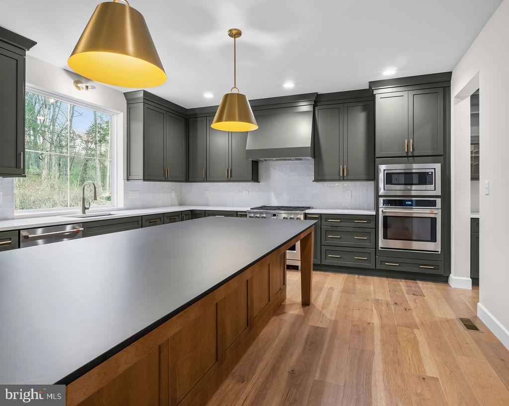 Look no further! This hard-to-find build-to-suite new construction luc – image 10
