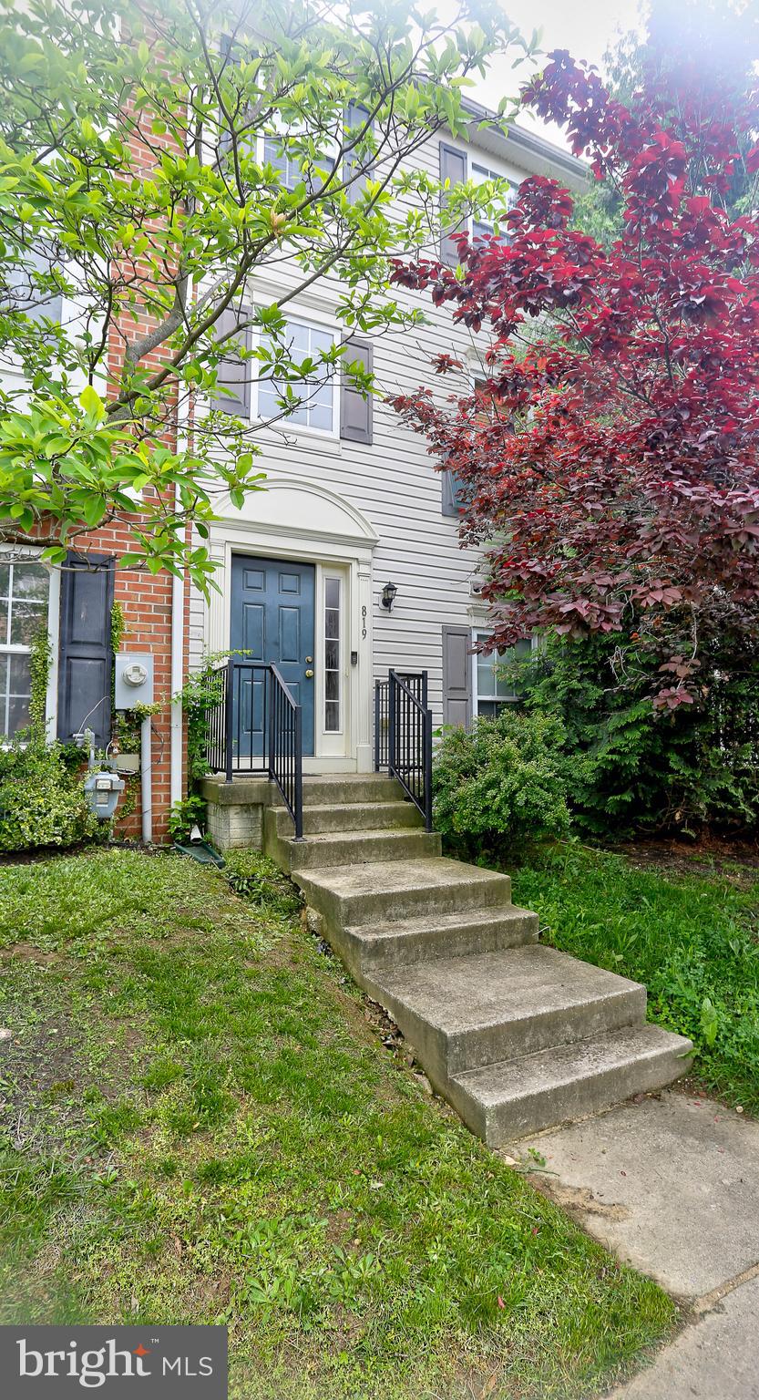 819 LOWE RD