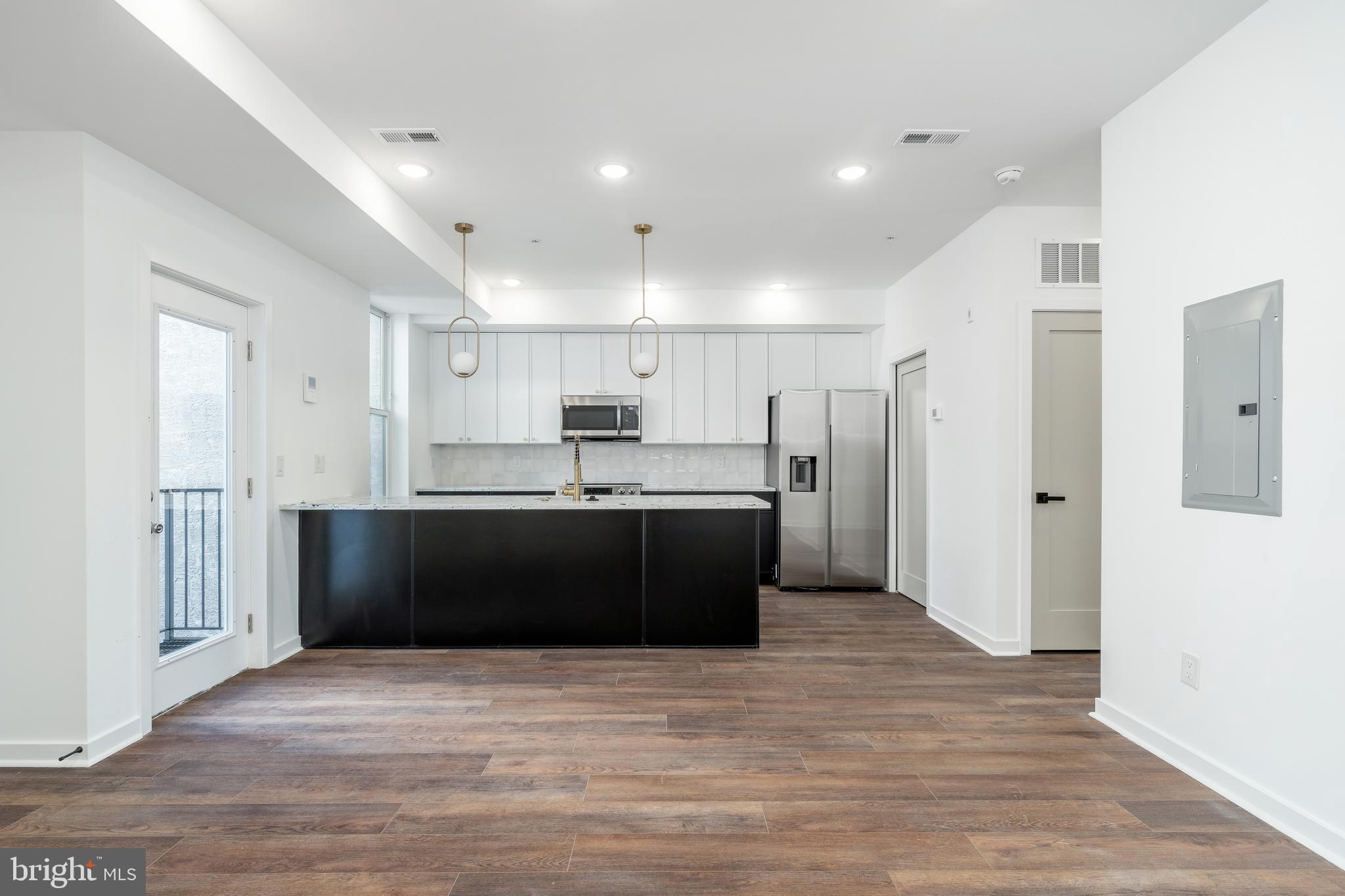 QUEEN VILLAGE - Residential Lease