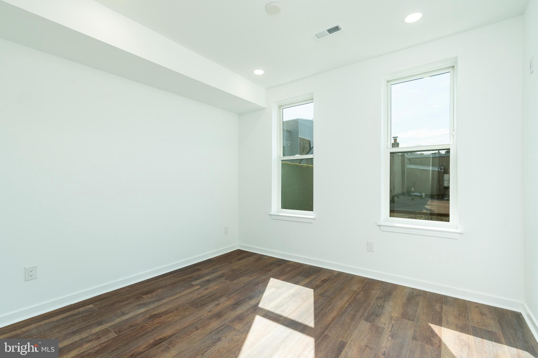 QUEEN VILLAGE - Residential Lease