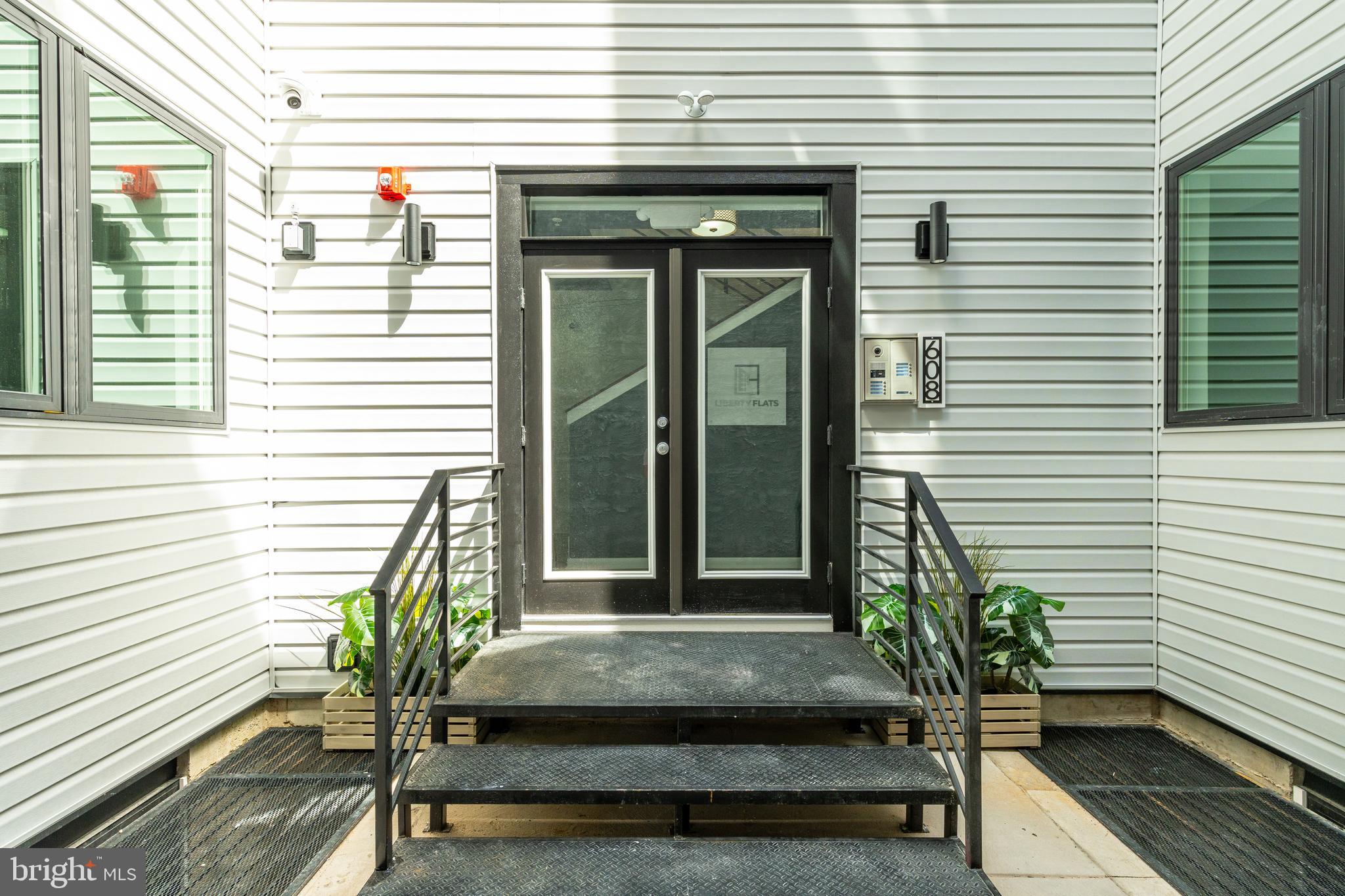 QUEEN VILLAGE - Residential Lease