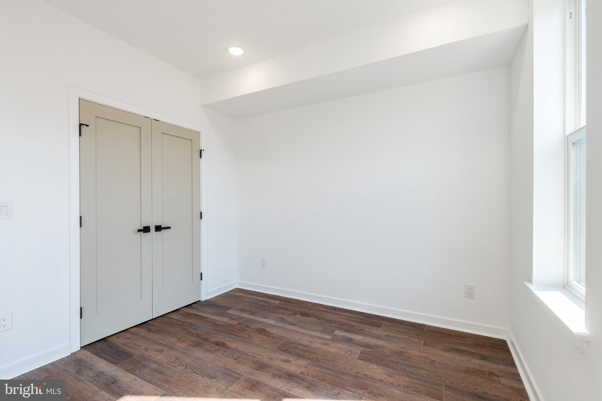 QUEEN VILLAGE - Residential Lease