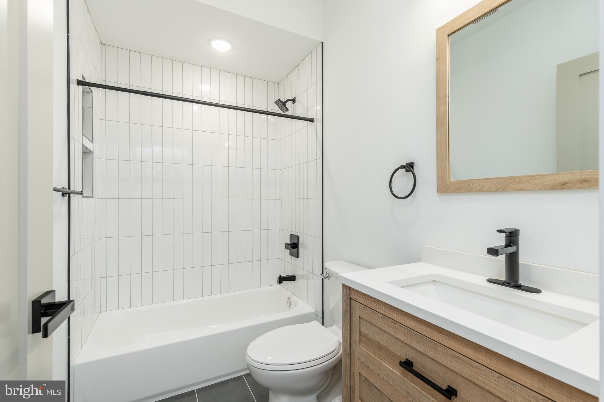 QUEEN VILLAGE - Residential Lease