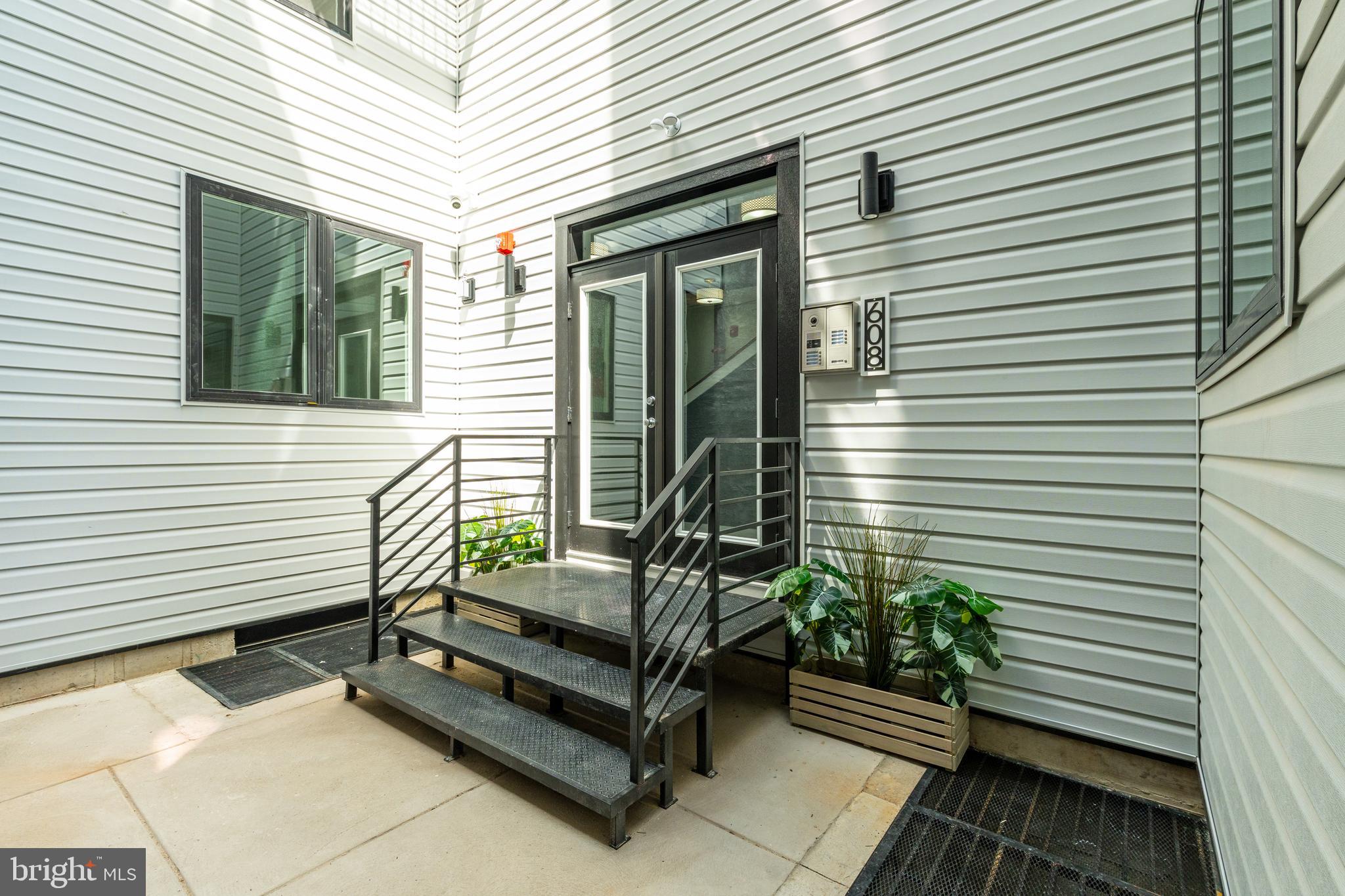 QUEEN VILLAGE - Residential Lease