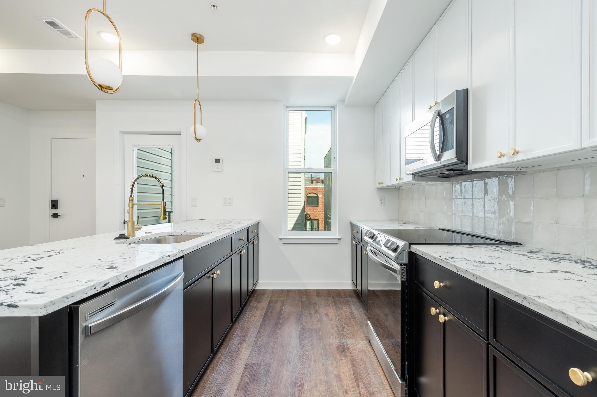 QUEEN VILLAGE - Residential Lease