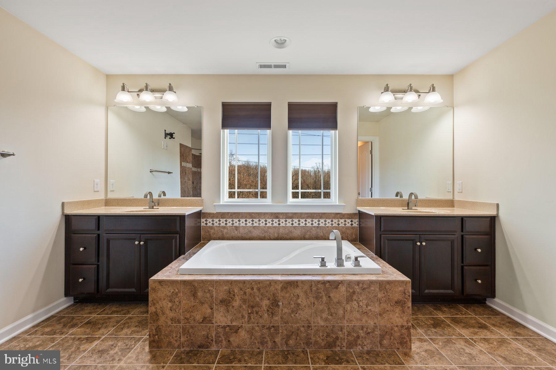 COLONIAL PORT - Residential