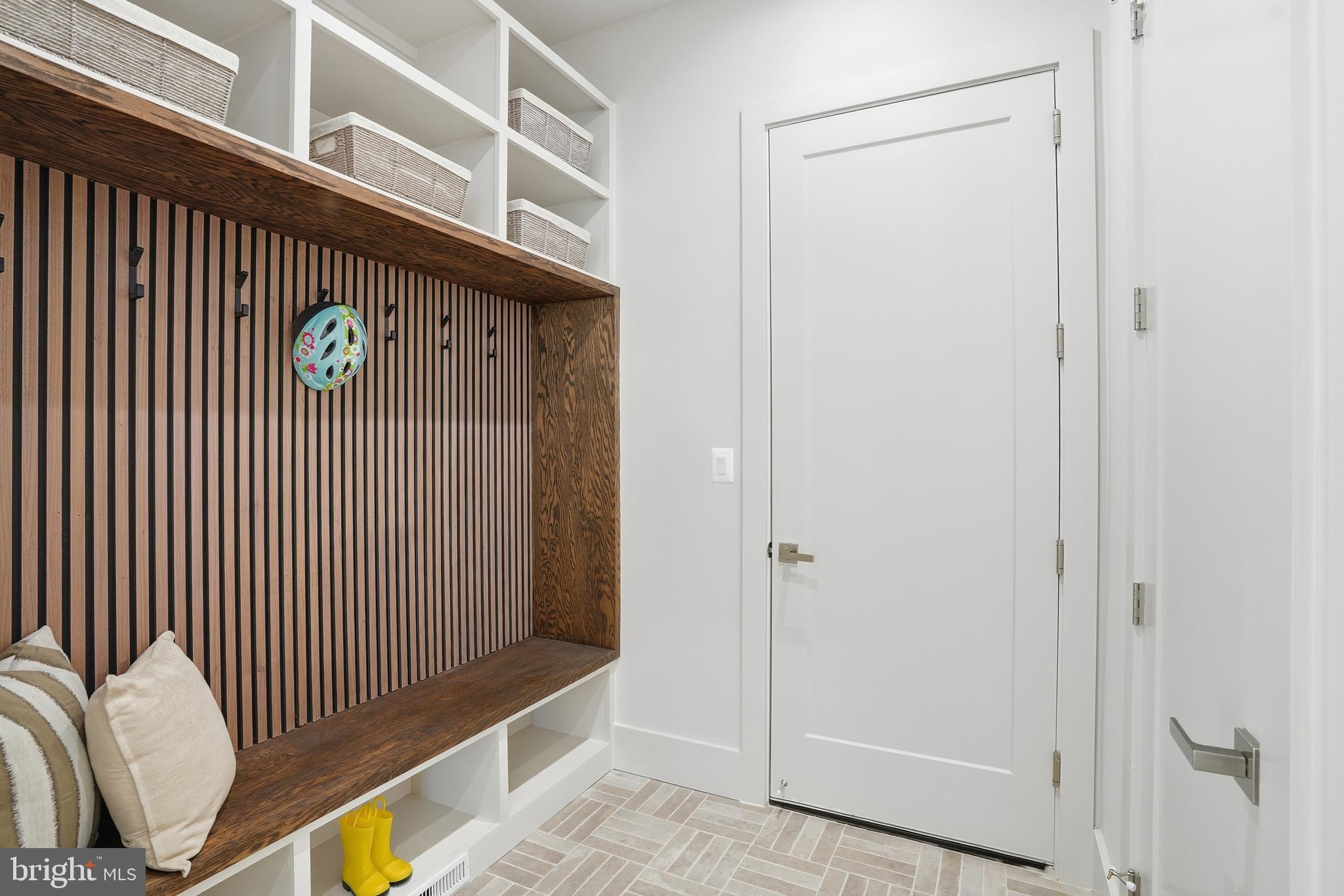 WESTHAMPTON - Residential