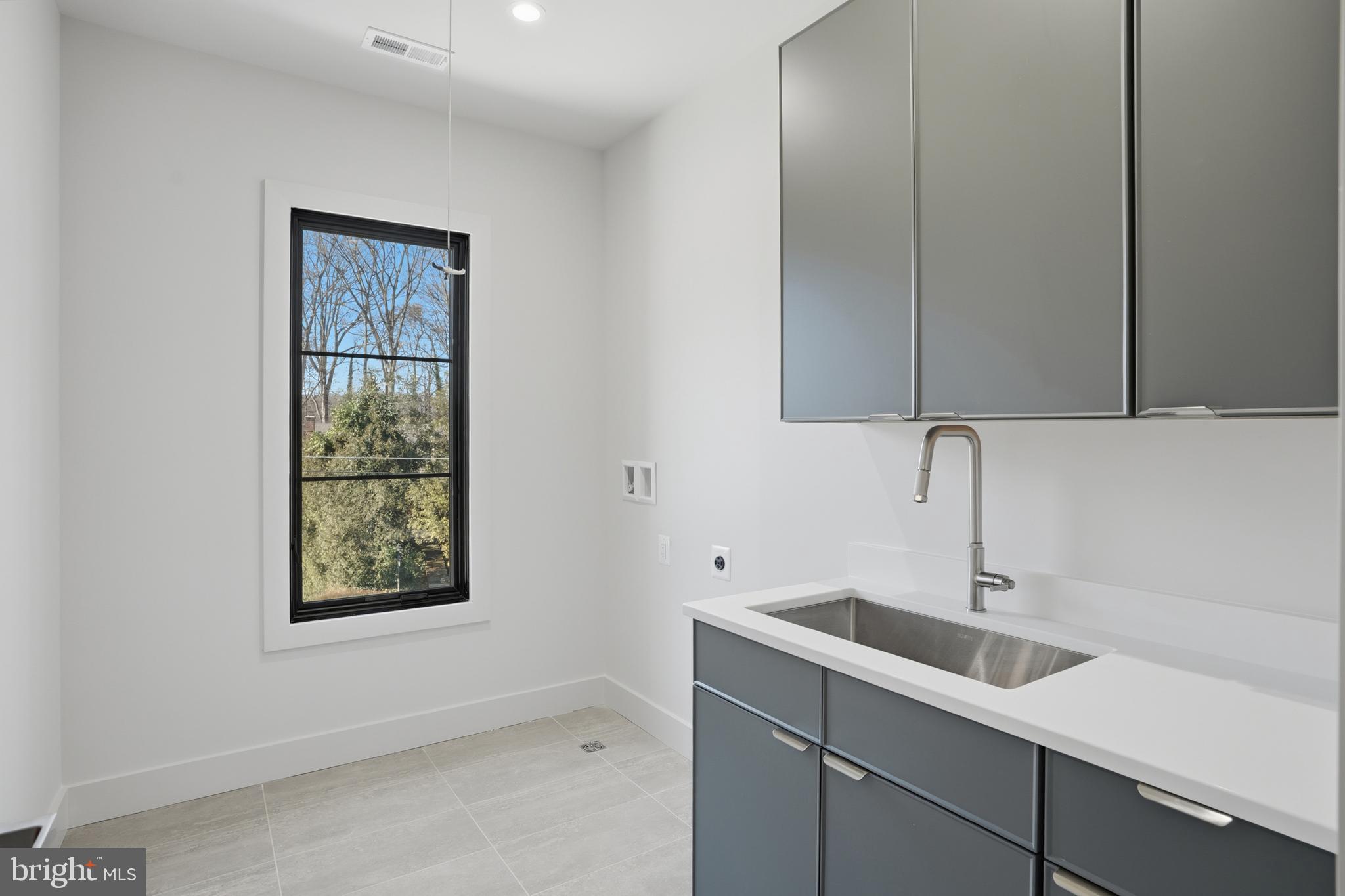 WESTHAMPTON - Residential