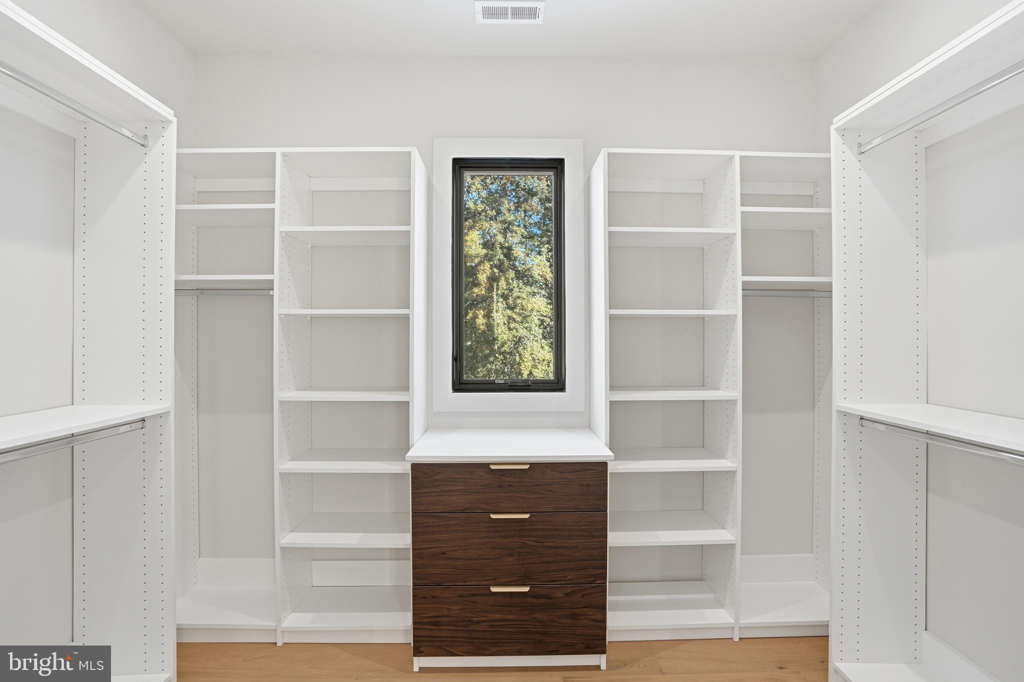 WESTHAMPTON - Residential