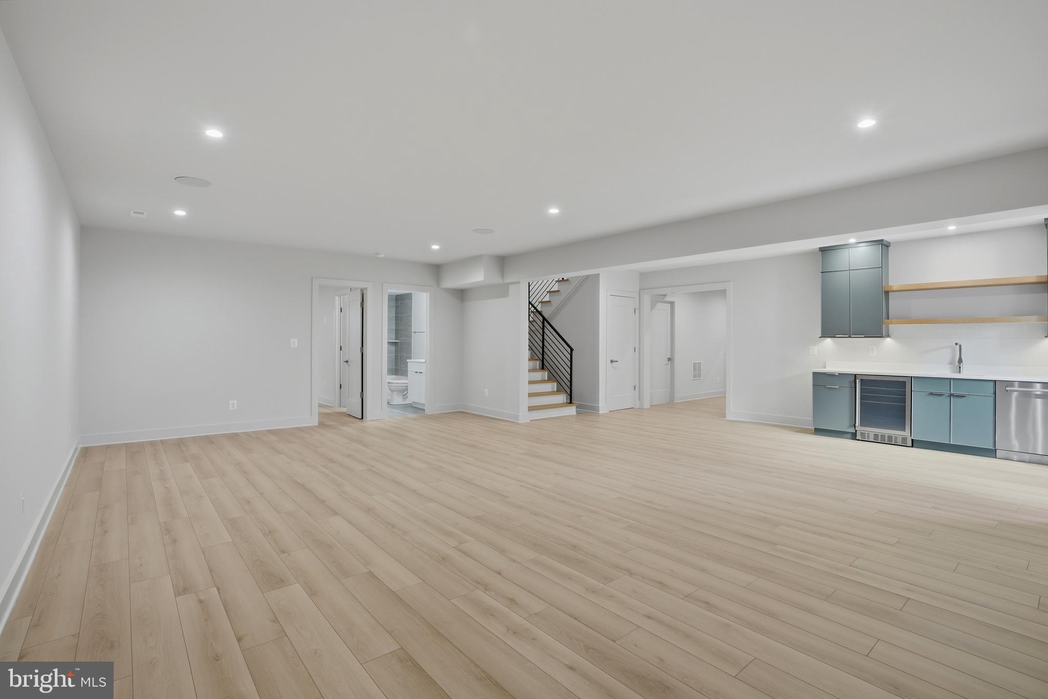 WESTHAMPTON - Residential