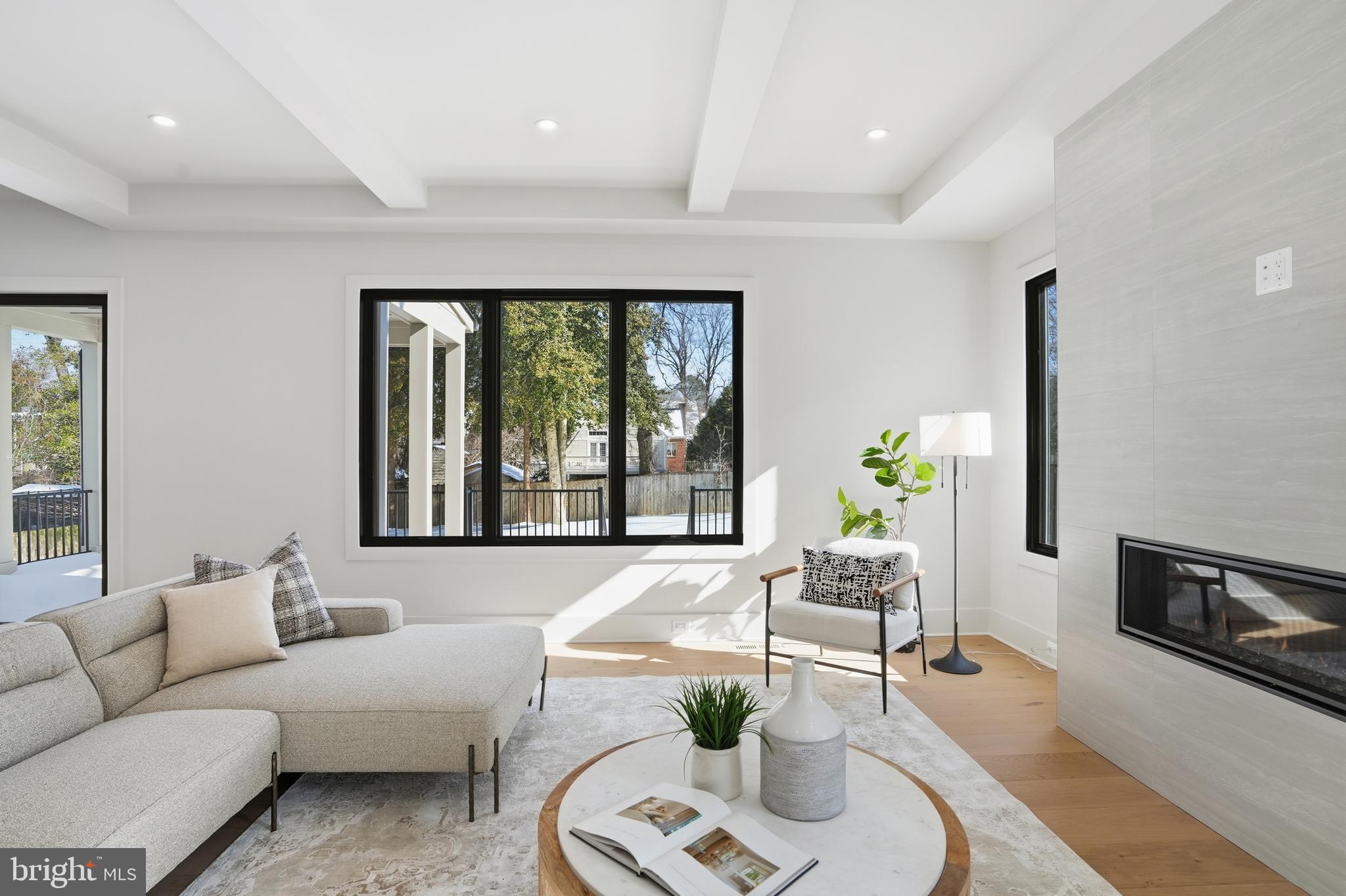 WESTHAMPTON - Residential