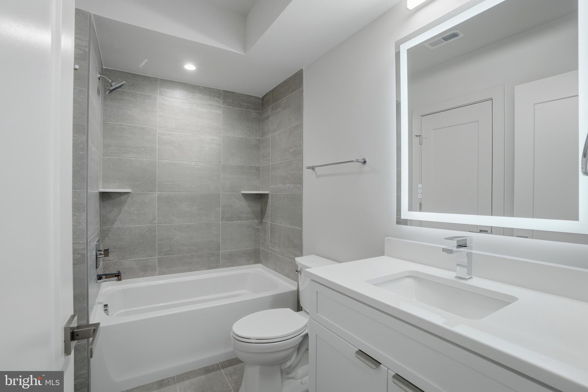 WESTHAMPTON - Residential