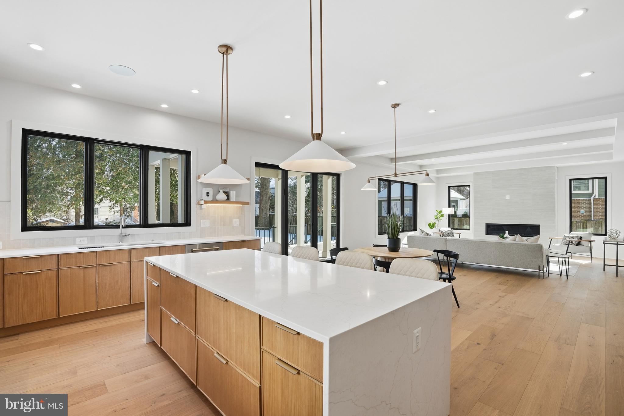 WESTHAMPTON - Residential